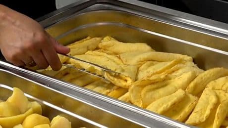 Nur noch Halal-Essen an Schule – „Man fördert keine Vielfalt, sondern Einfalt“