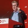 „Dann kostet das den Merz die Kanzlerschaft“ : Stegner warnt Union davor, AfD als Druckmittel gegen die SPD zu nutzen