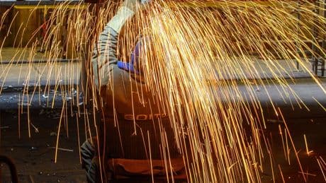 Stimmung in der Wirtschaft: Ifo: Stimmung in ostdeutschen Unternehmen steigt wieder
