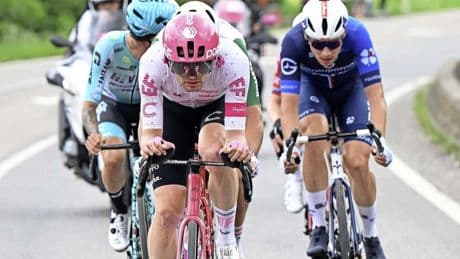 Herbeleef: Kasper Asgreen staat leidende positie in Giro-etappe na vroege vlucht niet meer af