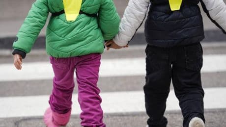 Kita direkt neben Sammelunterkunft – „Kinder wollen nicht mehr in die Kita. Aus Angst“, sagen Eltern