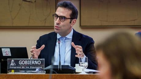 Cuerpo bloquea la fusión de BBVA y Sabadell durante tres años y fuerza a Carlos Torres a mantener ambas entidades