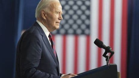 Il segreto di Biden: "Sedia a rotelle in caso di elezione"