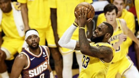 LeBron James esercita la sua player option e chiude un accordo da 52,6 milioni di dollari con i Lakers