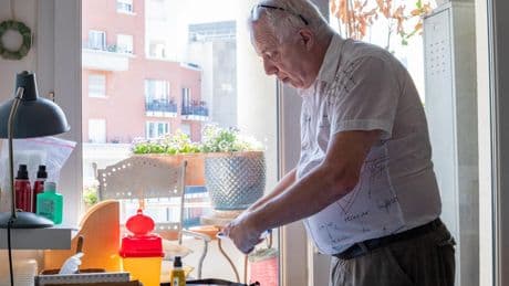 « On est les derniers à venir au domicile de certains patients » : une journée avec un infirmier libéral
