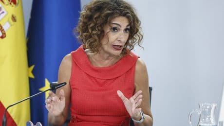 El Gobierno impulsa una quita de deuda de 83.000 millones a las CCAA