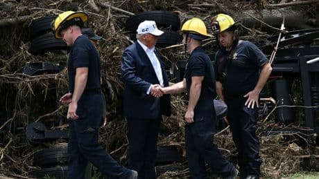 "Jamais rien vu de tel": Donald Trump déplore des "dévastations dures à croire" face aux inondations meurtrières au Texas