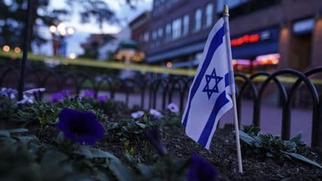 Agentes de migración detienen a la familia del acusado por lanzar cócteles molotov a la marcha proisraelí en Colorado