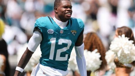 Travis Hunter shows off new haircut before NFL debut