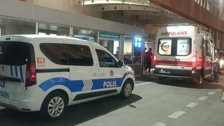 Annesini bıçakla yaralayan kardeşini öldürüldü