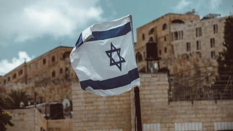 İsrailliler, Ramallah'ta tarım deposunu ateşe verdi