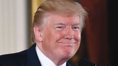 Auf Rückflug von Staatsbesuch: Nach dem Nahost-Gipfel greift Trump Bruce Springsteen und Taylor Swift an