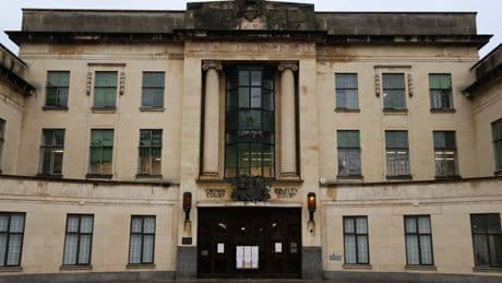 "Une aidante dévouée": une Britannique échappe à la prison pour avoir tué son père en phase terminale d'un cancer