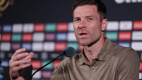 Xabi Alonso lleva una semana como entrenador... y ya tiene que pedir calma