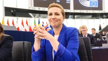Deense ’Iron Lady’ Mette Frederiksen trotseert EU-parlement met stevige boodschap over Europese migratie