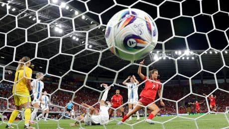 Suiza hace historia y se clasifica para cuartos en su Eurocopa