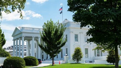 Etats-Unis : les droits de douane remis provisoirement sur les rails par une cour d’appel