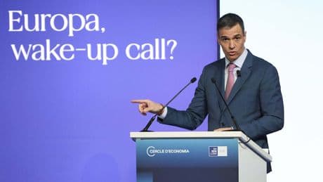 Sánchez anuncia "una consulta pública" para intentar abortar la OPA de BBVA sobre Sabadell y exige a CEOE que apoye la reducción de jornada