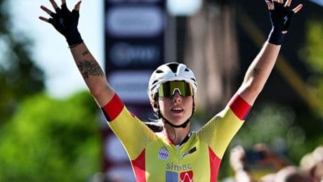 Superieure Wiebes sluit Simac Ladies Tour winnend af bij afscheid Van Dijk