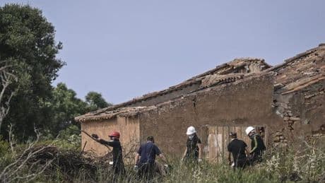 Madeleine McCann LIVE: Search team finds 'evidence' in abandoned houses