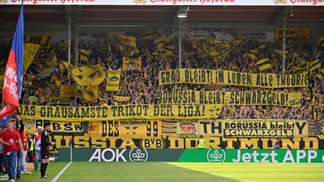 Heftige Proteste während des Spiels - BVB siegt, aber die Fans schieben Frust!