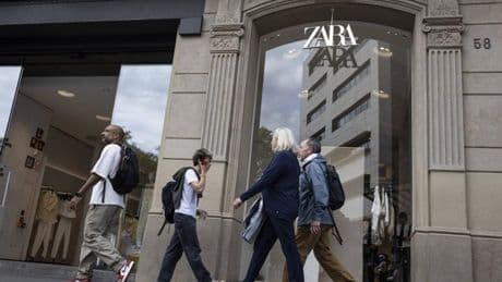Barcelona 1983: la conquista mundial de Zara brotó en su primera tienda catalana, junto a la fuente de Canaletes