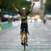 Hij doet het! Wout van Aert knalt Tourwinnaar Tadej Pogacar uit het wiel op Montmartre en pakt iconische zege op Champs-Elysées