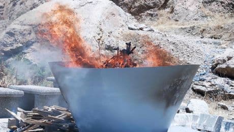 Op de brandstapel: PKK levert voor het eerst wapens in