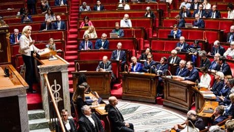 Les députés face à la menace d’une nouvelle dissolution de l’Assemblée nationale : « Nous devons être en campagne permanente »