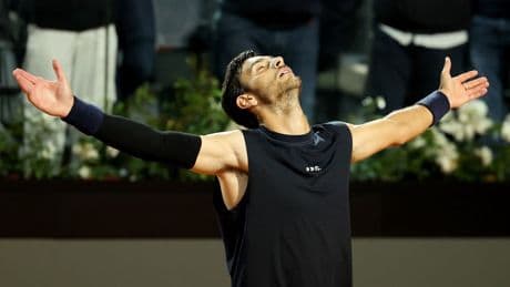 Lorenzo Musetti trionfa a Roma: elimina Zverev e vola in semifinale al Foro italico