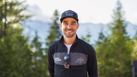 ’s Werelds beste mountainbiker ooit, Nino Schurter, lyrisch over Mathieu van der Poel: ’Dat maakt hem legendarisch’