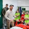 Erik ten Hag is voor even terug als coach, met oude vrienden om hem heen: ‘Gras onder de voeten voelt lekker’