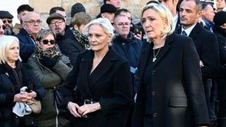 Bouteilles de vin, cravattes: la famille Le Pen devra rembourser 300.000 euros de dépenses au Parlement européen
