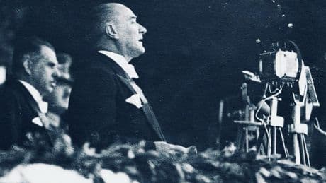Atatürk’ün Onuncu Yıl Nutku konuşmasında sesi neden çatallı ve yayın neden cızırtılı; işte o ilginç kazanın hikâyesi