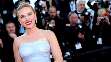 Scarlett Johansson enseña en Toronto el 'complemento' que solo ella puede llevar (y que no gusta a todos)