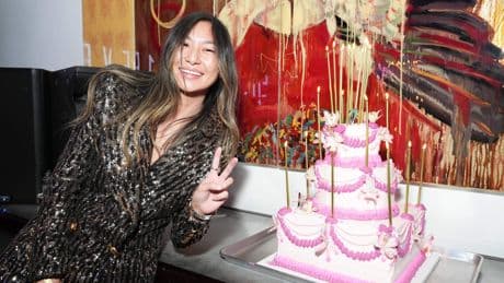 Jongste vrouwelijke selfmade miljardair en techno-girl Lucy Guo (30) troeft Taylor Swift af ondanks onconventionele levensstijl