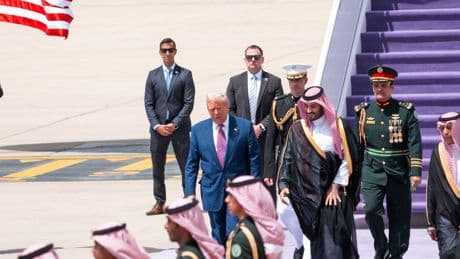 Saudis Greet Trump to His Tastes, With Pomp, Opulence and Real Estate