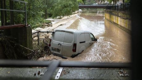 Aemet pone en alerta a España por las fuertes tormentas: aviso rojo en Cataluña por hasta 120 l/m2 de lluvia en tres horas