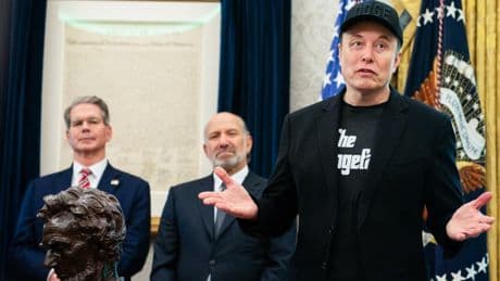 "Elon n'était pas très populaire dans les sondages": le ministre des Finances de Trump juge que Musk devrait s'occuper de ses entreprises plutôt que de politique