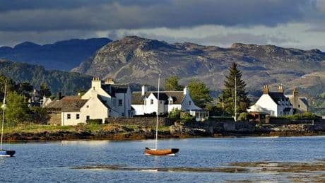 The coastal Scottish Highlands village that was crowned 'prettiest for autumn'