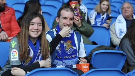 Mestalla, un espacio sin alcohol y libre de humos, donde los aficionados tienen que ver el fútbol también sin comer pipas