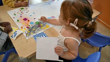 Stop à l’infiltration de « l’idéologie positive » dans le secteur de la petite enfance