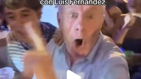 Luis Fernández lo da todo en las txosnas de Aste Nagusia