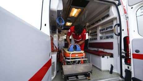 Scava una buca e muore sotto la sabbia La tragedia di un 17enne in spiaggia