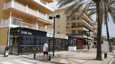 Alerta en la Costa del Sol tras un nuevo tiroteo: dos escoceses asesinados en pleno paseo marítimo de Fuengirola