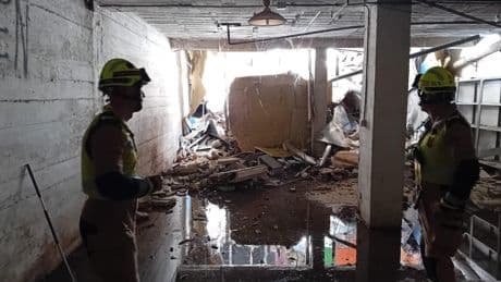Nuevo derrumbe de un edificio en Zaragoza: 11 familias desalojadas tras caer la terraza interior sobre un antiguo bar