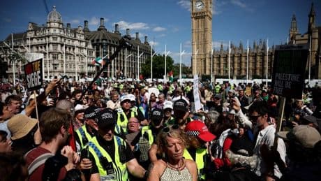 Londra'da Filistin'e destek yürüyüşü: Çok sayıda kişi gözaltına alındı