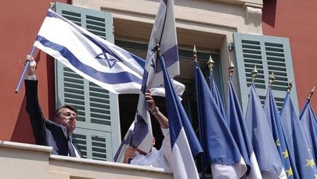 Christian Estrosi retire les drapeaux israéliens du fronton de la mairie de Nice
