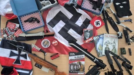 Razzia in Niedersachsen: Polizei sucht Kriegswaffen bei mutmaßlichen Rechtsextremisten