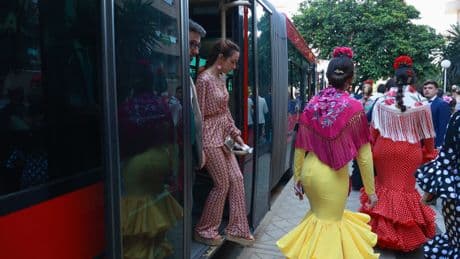 Cómo llegar a la Feria: horario del metro y el autobús y paradas de taxi